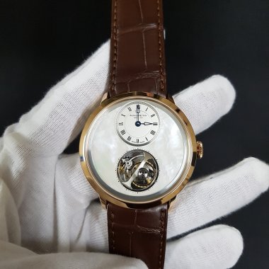 Arnold & Son UTTE tourbillon 1UTAR.M01A.C120A