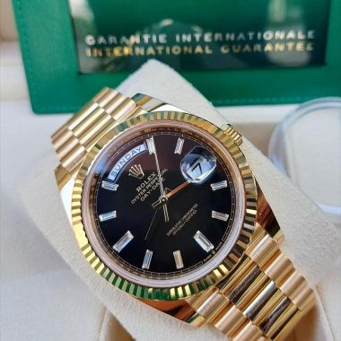 Đồng hồ Rolex Oyster Perpetual 40mm 228238 Yellow Gold Mặt Đen Cọc Số Kim Cương