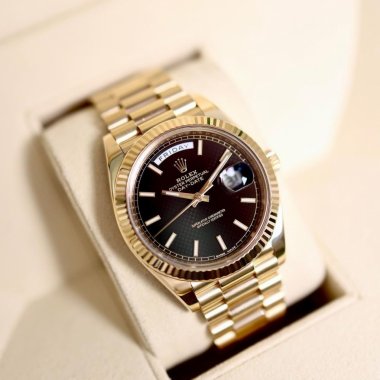 Đồng hồ Rolex Day Date 40mm Yellow Gold Black Diagonal Motif 228238 Mens Watch