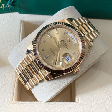 Đồng hồ Rolex Oyster Perpetual 40mm 228238 Yellow Gold Mặt Champagne Cọc Số Kim Cương