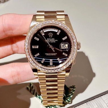 Đồng Hồ Rolex Day-Date 40mm 228348RBR Mặt Số Mã Não Dát Kim Cương