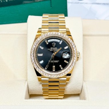 Đồng Hồ Rolex Day-Date Vàng Kim Mặt Số Màu Đen Sáng Nạm Kim Cương 228348RBR