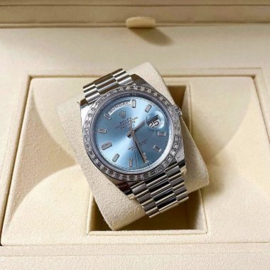 Đồng Hồ Rolex Day-Date 40mm Platinum Ice Blue Baguette 228396TBR