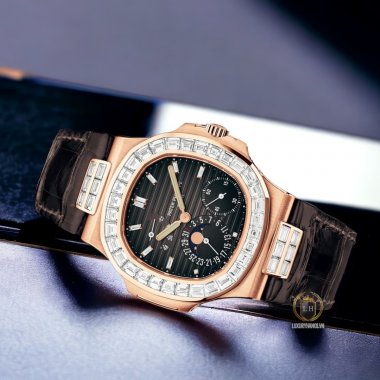 PATEK PHILIPPE NAUTILUS ROSE GOLD DIAMOND BEZEL 5724R-001