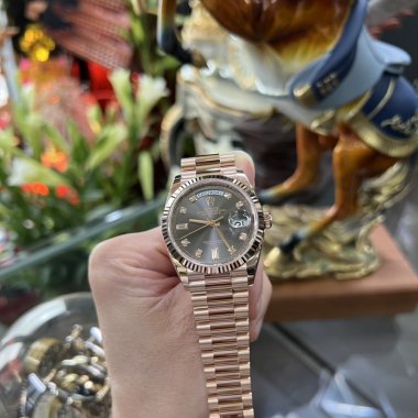 Đồng hồ Rolex Day-Date Rose Gold Rose Diamond Dial 36mm 128235 Mặt Số Màu Ghi Xám