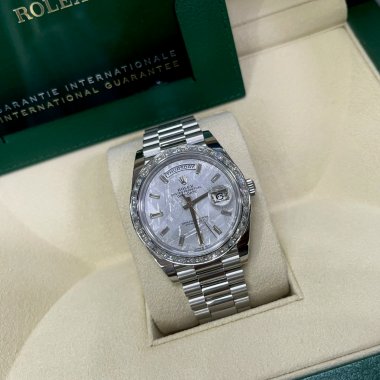 Đồng Hồ Rolex Day-Date 40mm Platinum 228396TBR Meteorite Baguette