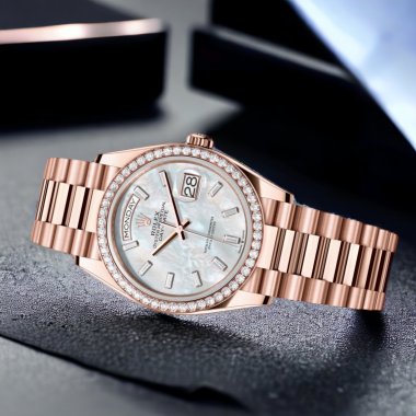 Đồng Hồ Rolex Day-Date 36mm 128345RBR Mặt Số Ngọc Trai Trắng Nạm Kim Cương