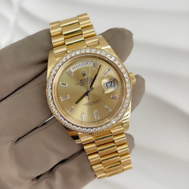 Đồng Hồ Rolex Day-Date Vàng Kim Mặt Số Màu sâm Panh Nạm Kim Cương 228348RBR