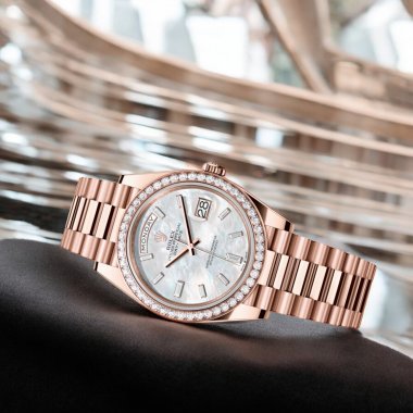 Đồng Hồ Rolex Day-Date 228345RBR Vàng Everose Ngọc Trai Trắng Nạm Kim Cương