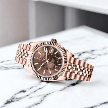 Đồng hồ Rolex Sky-Dweller bằng vàng Everose 18 ct với mặt đồng hồ màu chocolate và dây đeo Jubilee 336935
