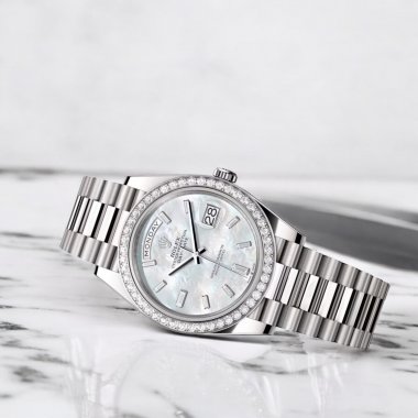 Đồng Hồ Rolex Day-Date 40 vàng trắng,mặt số ngọc trai trắng, nạm kim cương 228349RBR